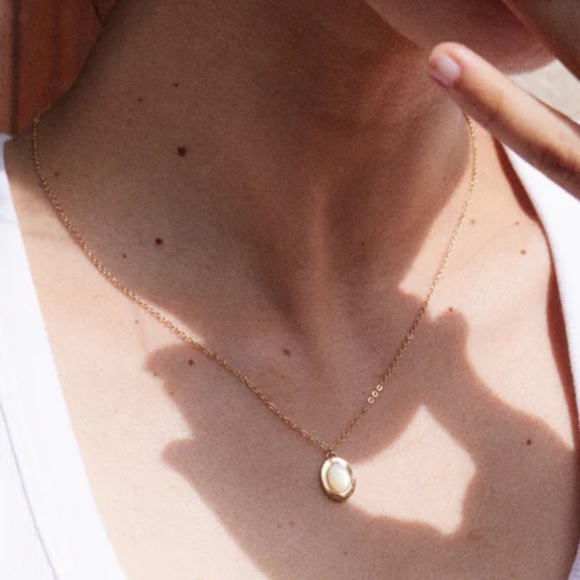 Louise Damas Necklace La Nacre 24k Gold-Plated Finish - Picture 3 of 11